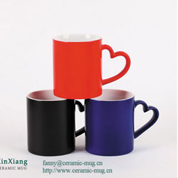 Heart-shaped Handle Magic Ceramic mugs