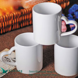 White Heart-shaped Glazed Ceramic Mugs