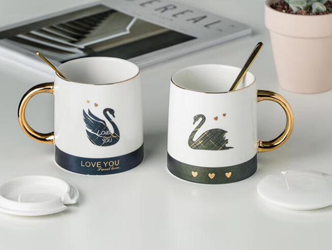 Swan ceramic cup with lid and spoon Mug