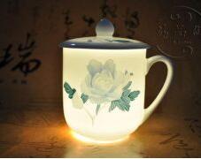 Underglaze colorful porcelain cup - ceramic tea cup with cover