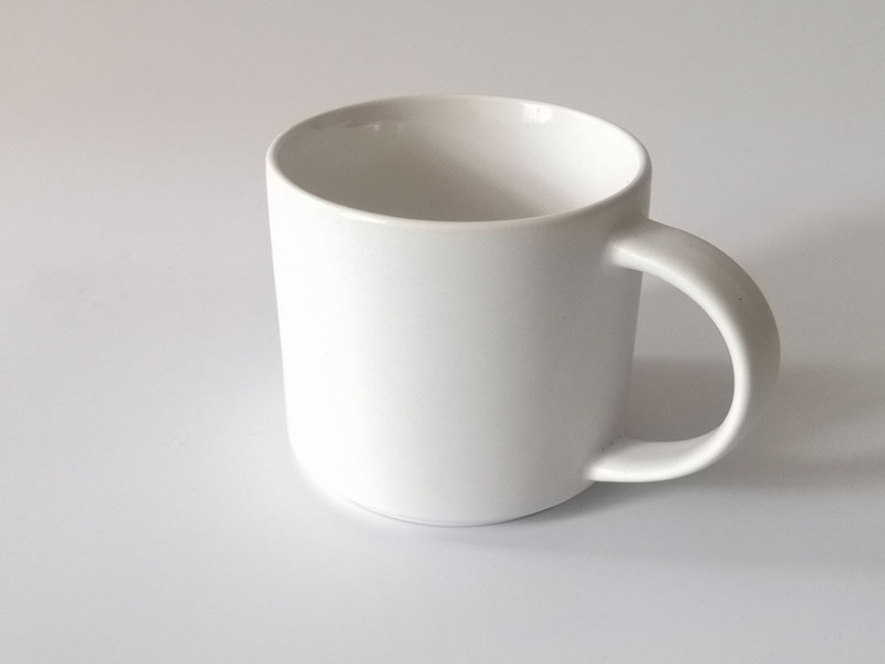 Does the color of custom ceramic coffee mug affect the taste?